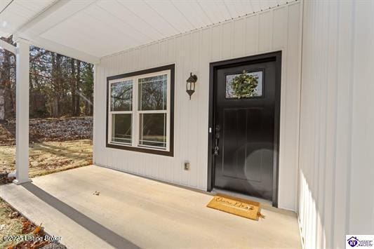 doorway to property featuring covered porch