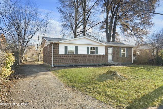 single story home with a front lawn