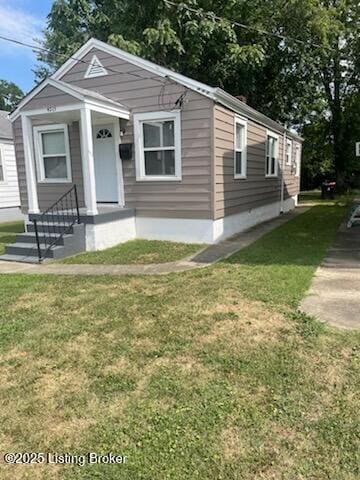 view of front of property with a front lawn