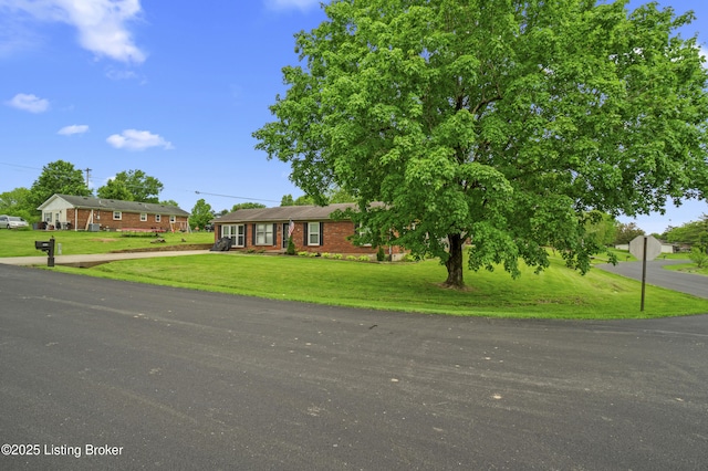 102 Eastland Dr, Bardstown, KY 40004 - ranch-style house featuring a front yard