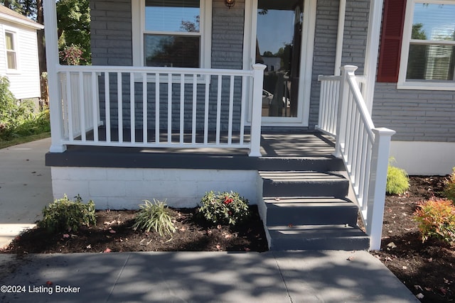 entrance to property featuring covered porch