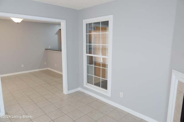 unfurnished room featuring light tile patterned floors