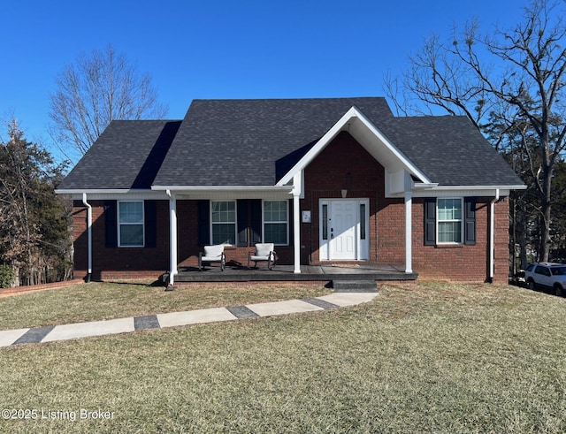 view of front of property featuring a front lawn