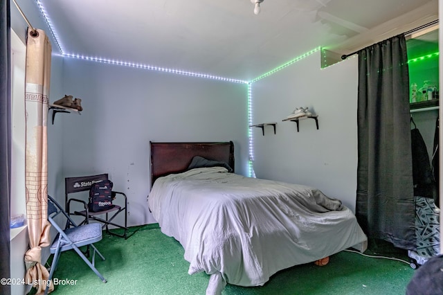 bedroom featuring carpet floors