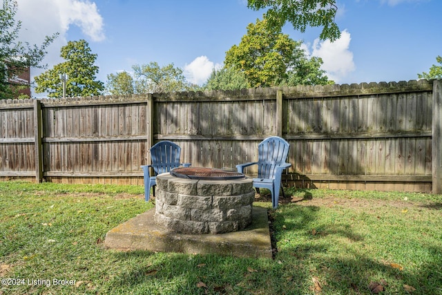 view of yard featuring a fire pit