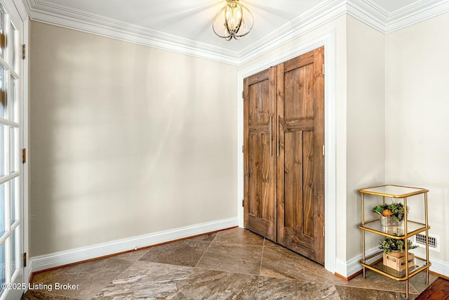 foyer entrance featuring an inviting chandelier and ornamental molding