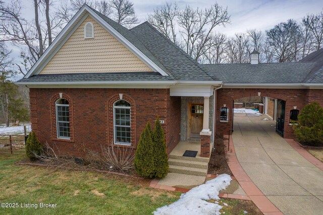 view of front facade featuring a carport