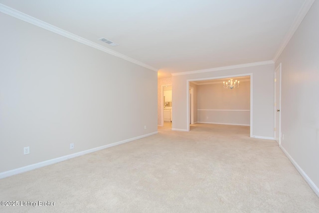 empty room with crown molding, light carpet, and an inviting chandelier