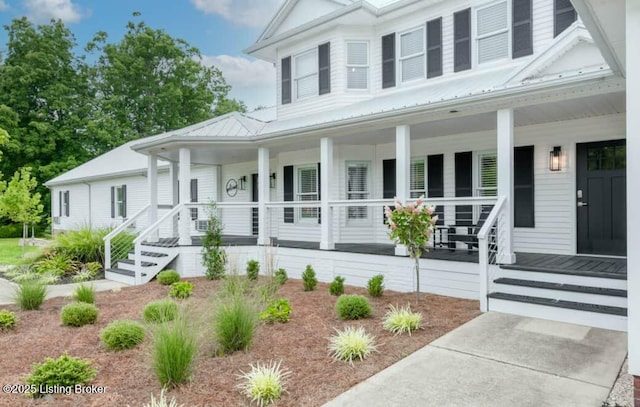 view of front of home featuring a porch