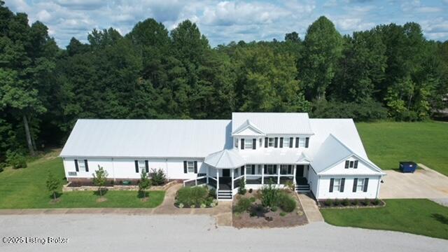 view of front of property with a porch and a front lawn