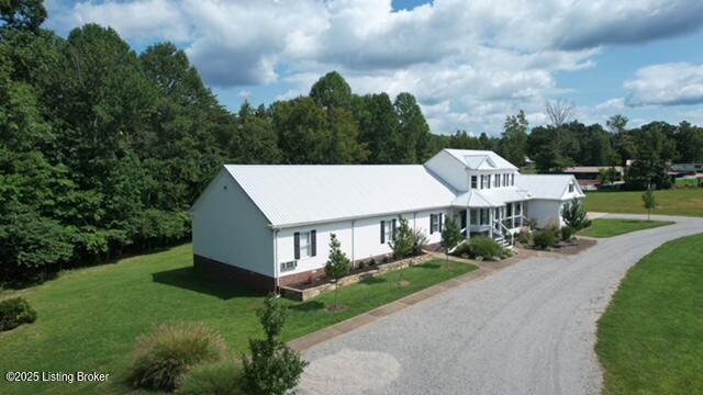 view of front of home with a front yard