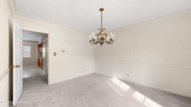 carpeted spare room with crown molding and a chandelier