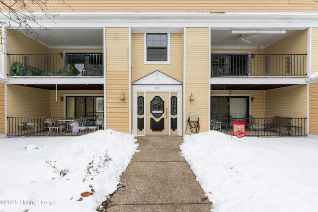 view of front of house with ceiling fan