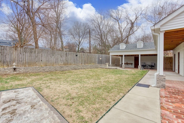 view of yard featuring a patio area