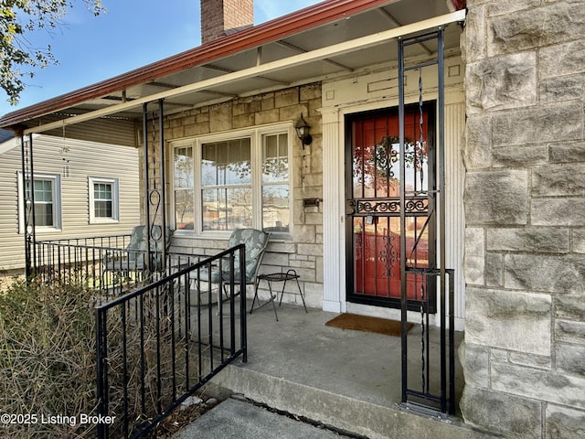 entrance to property featuring covered porch