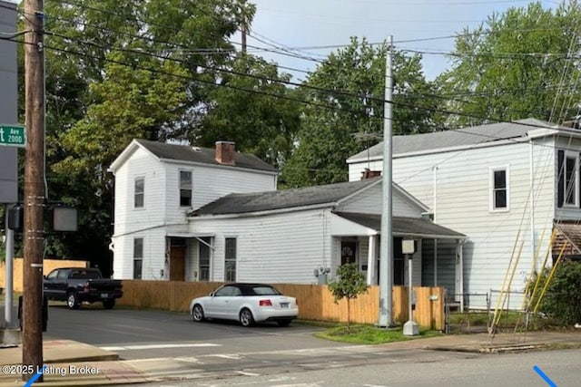 view of front property