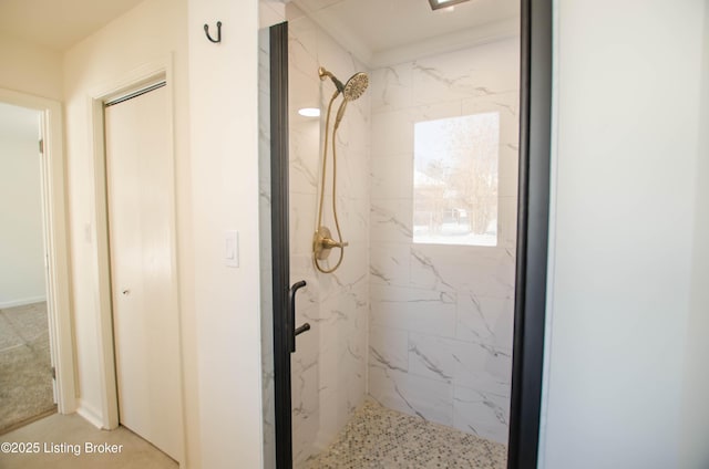 bathroom featuring tiled shower