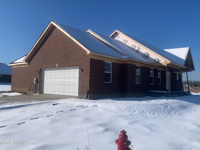 view of front facade with a garage