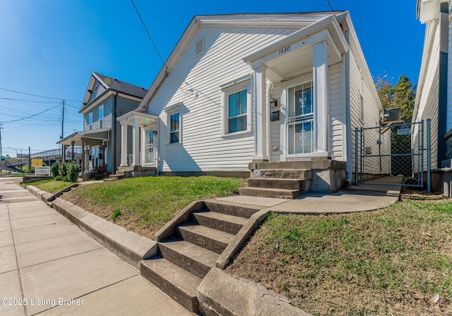 view of front facade with a front yard