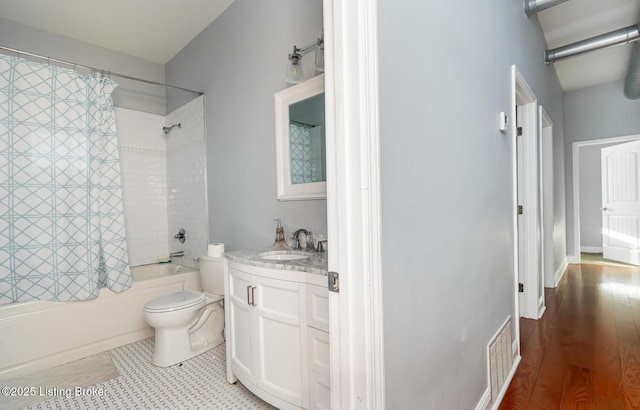 full bathroom with wood-type flooring, toilet, vanity, and shower / bath combo