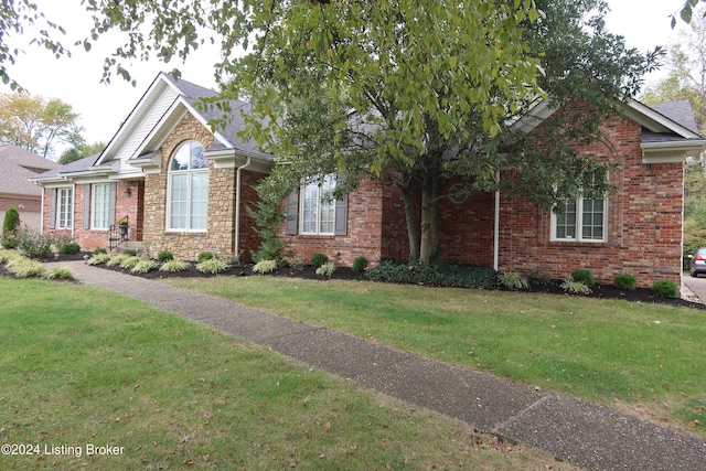 front facade featuring a front yard