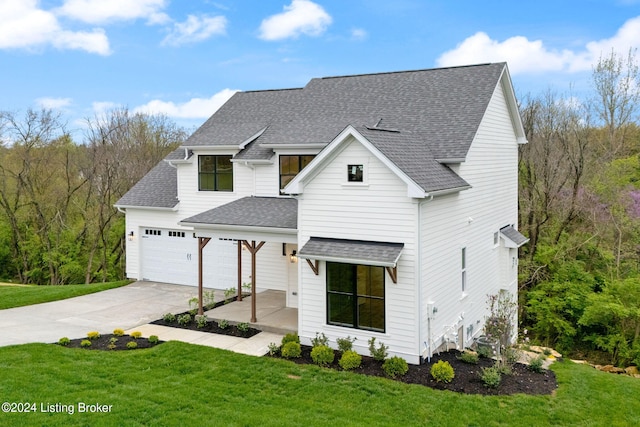 view of front of house featuring a front lawn