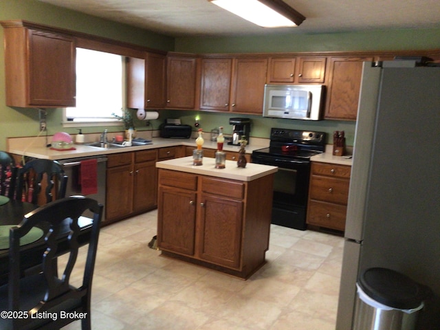 kitchen featuring stainless steel appliances, sink, and a kitchen island