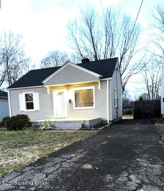 view of front of property