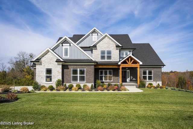 craftsman-style house featuring a front yard