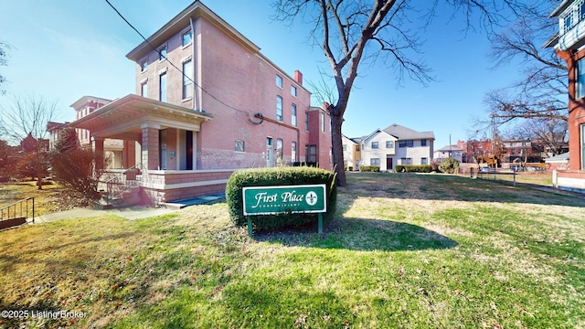 view of side of property featuring a lawn