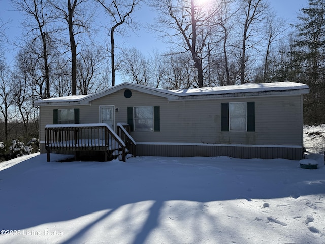 manufactured / mobile home with a wooden deck