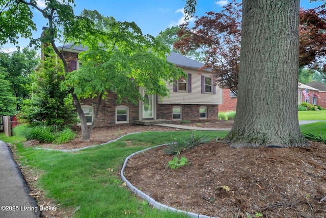 8923 La Costa Rd, Jeffersontown, KY 40299 - view of front facade with a front lawn and brick siding