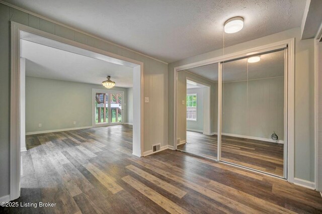 8923 La Costa Rd, Jeffersontown, KY 40299 - unfurnished room featuring wood finished floors, baseboards, and a textured ceiling