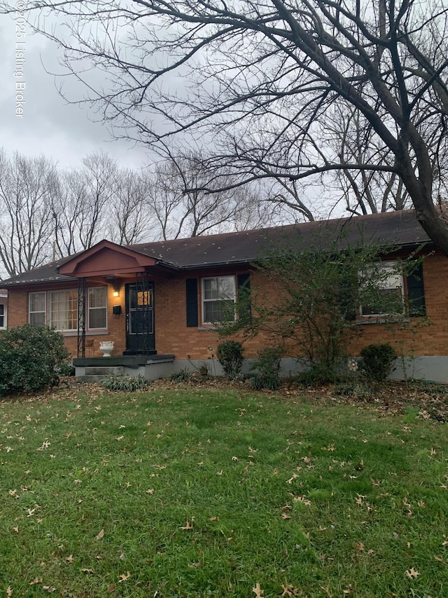 view of front of house with a front yard