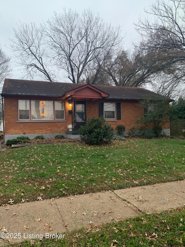 view of front of house featuring a front yard