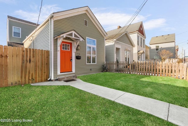 view of front facade with a front yard