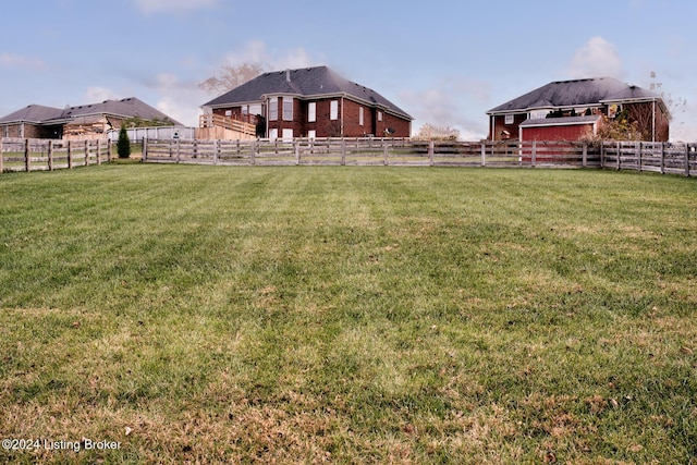 view of yard featuring a rural view