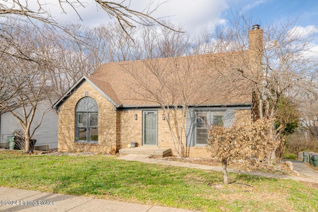 view of front of property with a front yard