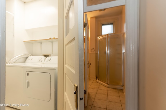 laundry area featuring washer and clothes dryer and light tile patterned floors