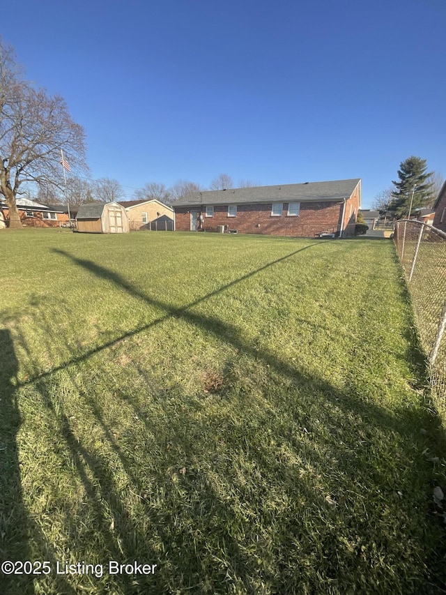 view of yard with a storage unit