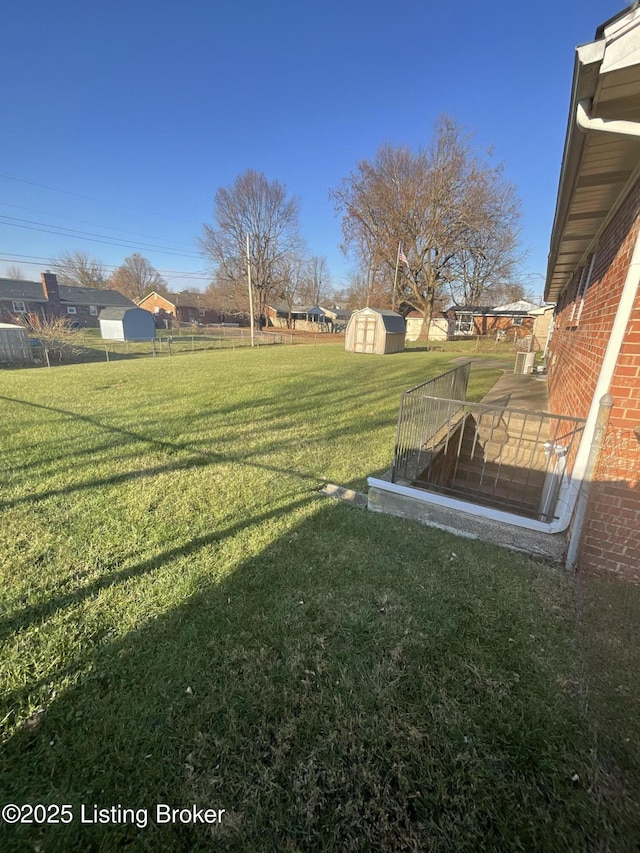 view of yard featuring a storage shed