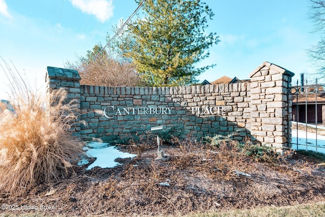 view of community / neighborhood sign