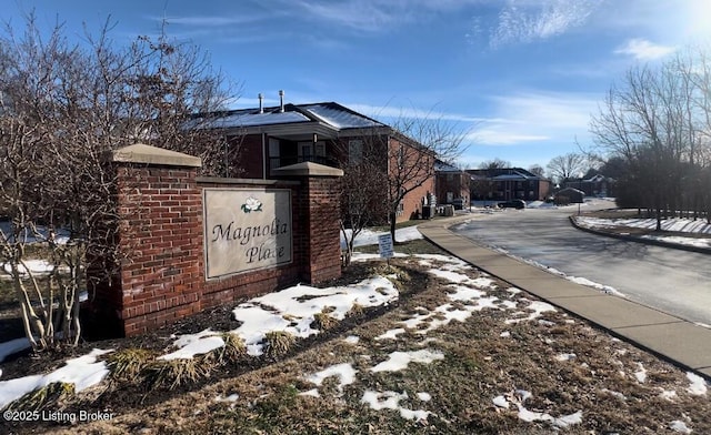 view of community / neighborhood sign