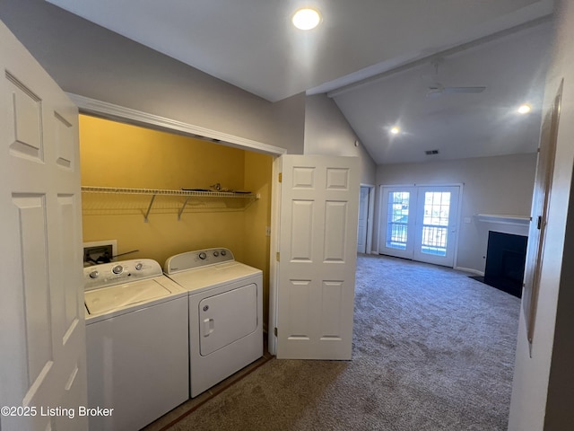 washroom with carpet floors, ceiling fan, and washing machine and clothes dryer