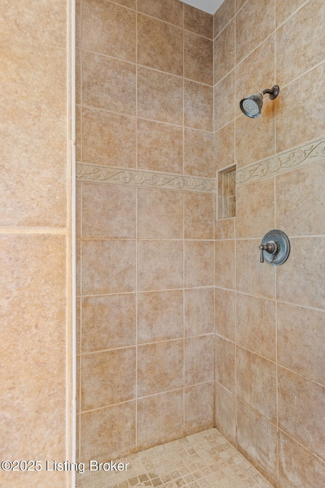 bathroom featuring tiled shower