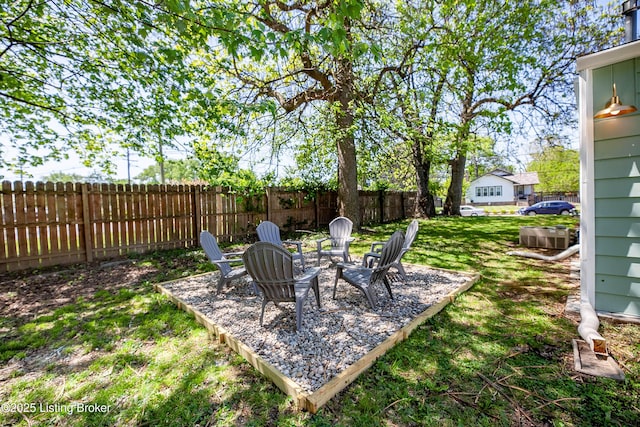 view of yard featuring an outdoor fire pit