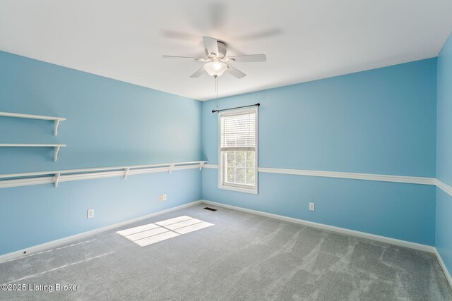 carpeted empty room featuring ceiling fan