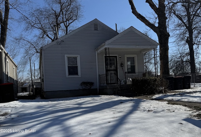 view of front of property featuring covered porch