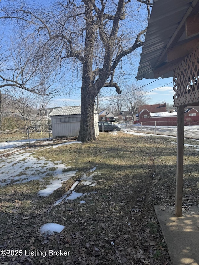 view of yard layered in snow