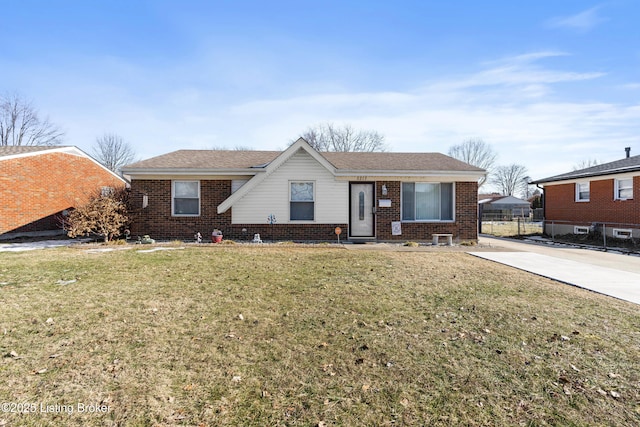 single story home featuring a front yard